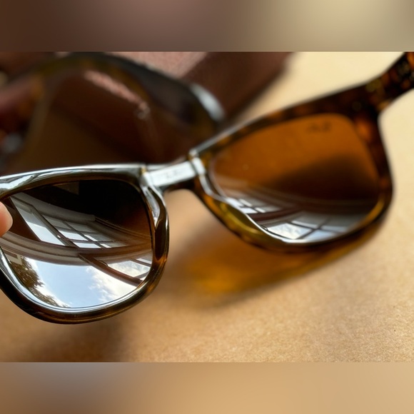 Rayban WAYFARER SUNGLASSES FOLDING CLASSIC
Light Havana Brown Classic G-15 - Picture 14 of 16